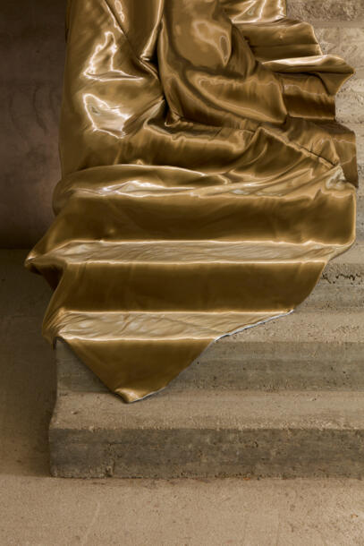 A collection inspired by a sky in motion, where infinity takes shape in matter..