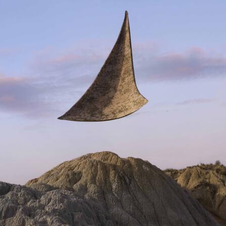 La force d’une esthétique contemporaine se mêle à la délicatesse des formes